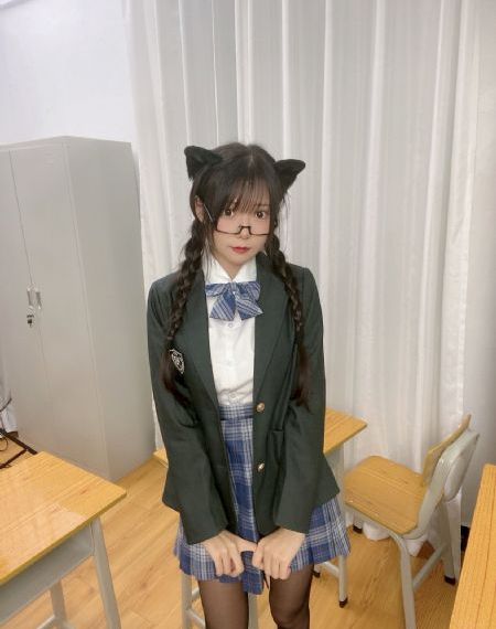 年轻的嫂子4在线播放_超清在线观看高清